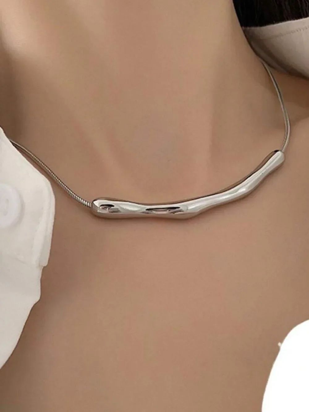 Silver Curved Bar Necklace R695